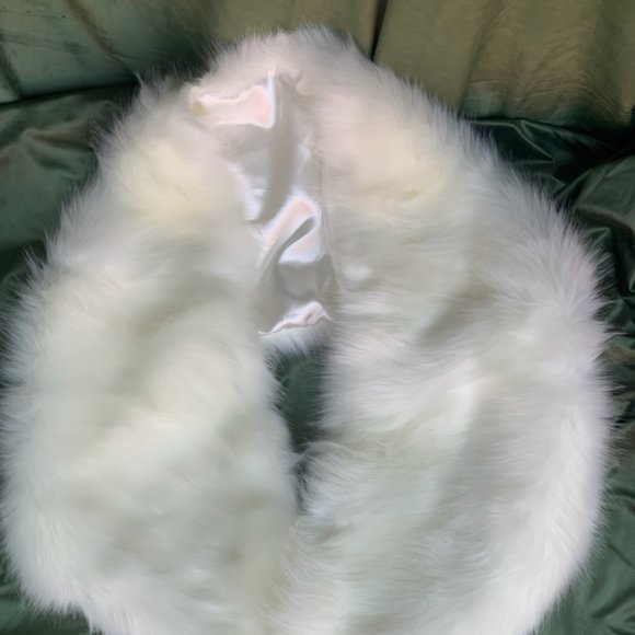 Bridal Shawl Faux Fur White - Picture 3 of 3